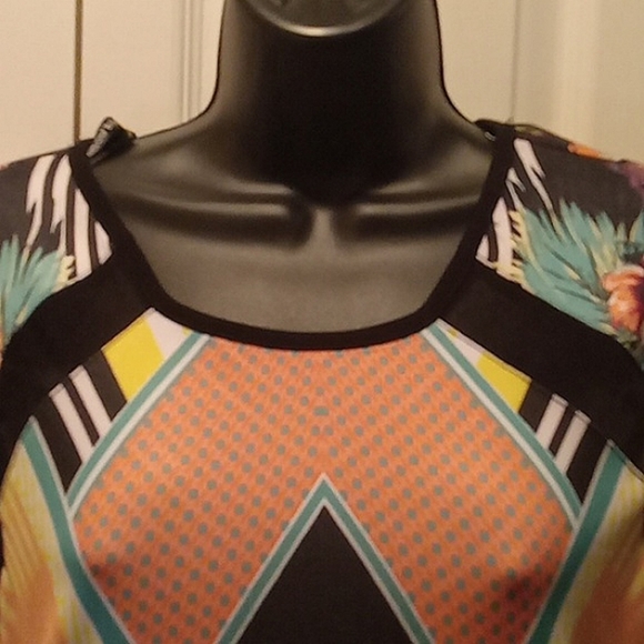 Bisou Bisou Dress 4 - Picture 4 of 9